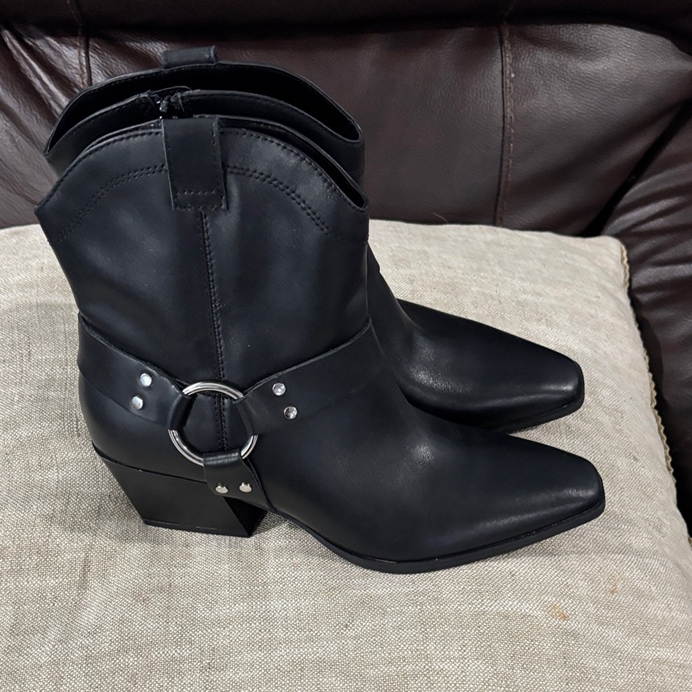 Open Edit Heeled Boots with Buckle Detail